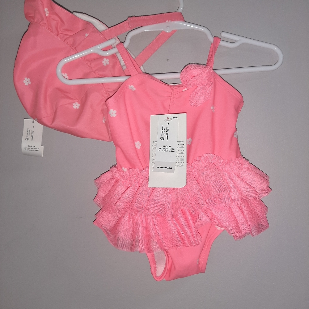 BNWT Old navy Pink Ruffled One-Piece Swimsuit and Swim Hat
